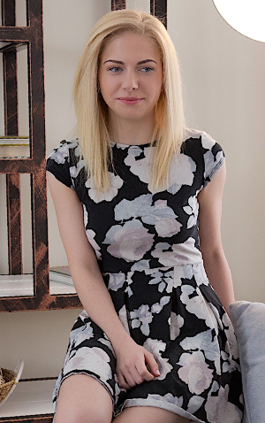 Alina Blonde